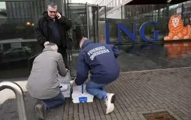 Писмо-бомба гръмна в банка в Амстердам