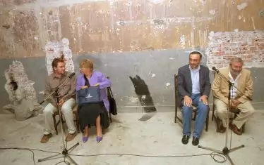 В този окаян вид бе домът-ателие на Андрей Николов в началото на XXI век, когато бе поет и реставриран от фондация "Гъливер клиринг хаус".