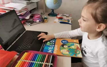 За най-малките спорове почти няма - за тях дистанционното обучение следва да е в изключителни случаи, смятат и родители, и учители