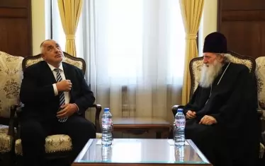 Бойко Борисов е мекушав със синодалните старци.