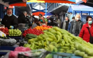 Две министерства се чудят как да изкупят непродадените зеленчуци