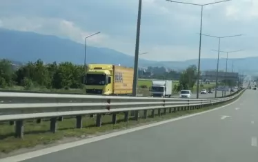Камерите вече ще снимат камионите в изпреварващата лента