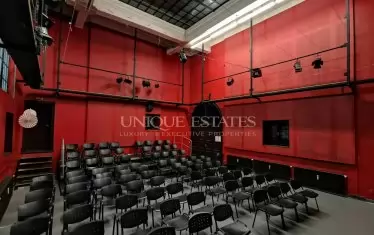 Залата в обявата за наем, на която й искат 2000 евро месечно.