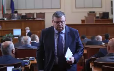 Антикорупционната комисия пак ще вика Цацаров в НС
