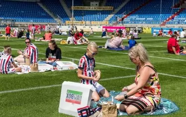 Холандски клуб организира пикник на стадиона си
