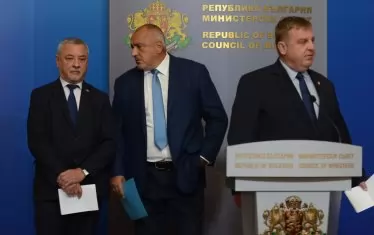 Правителството се опитва да гаси пожарите на протестите с пачки, насочени  предимно към администрацията.