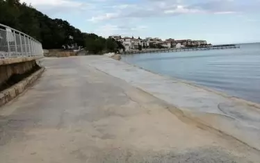 Кабинетът прекрати концесията на бетонирания плаж "Робинзон"