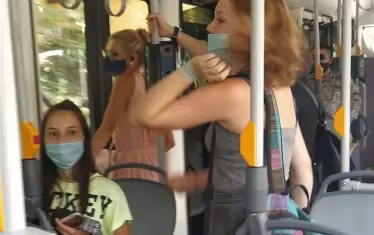 Задължителните маски в градския транспорт отпадат от четвъртък 