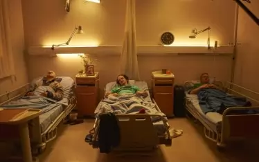 Какво се случва с лекаря, когато се превърне в пациент, разсъждава филмът.