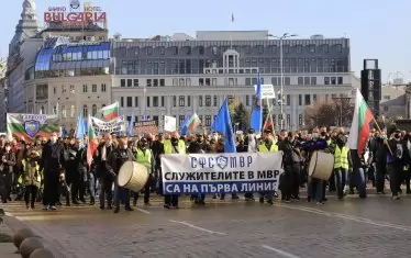 Драстично се повишават минималните заплати в МВР