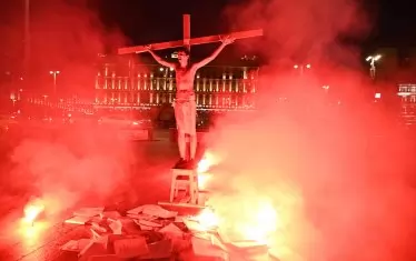 Запалиха „Исус Христос“ пред сградата на ФСБ в Москва