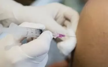 МЗ разиграва смарт часовници на томбола за ваксинирани