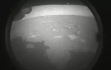 Първата снимка на Марс, пратена от "Постоянство"