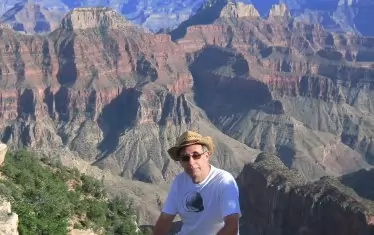 На ръба на Големия каньон в САЩ