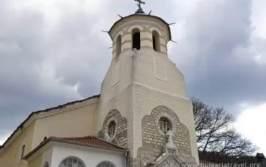 Интерес за туристите представлява храмът "Свети Атанасий Велики", построен през 1834 г. само за 40 дни.
