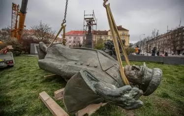Съветските паметници 30 години по-късно: да бъдат или не