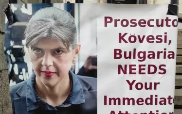 "Прокурор Кьовеши, България СЕ НУЖДАЕ незабавно от вниманието ви", гласеше един от плакатите на протеста в сряда пред Съдебната палата, който настоява за оставката на Гешев.