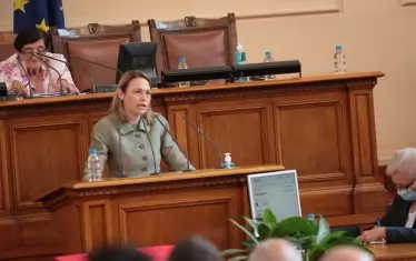 Ива Митева: В парламента бяха преминати всички граници 