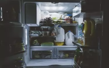 В какво да "обличаме" храната в хладилника