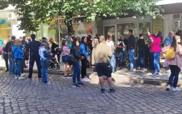 Десетки протестираха в Стара Загора, след като младеж помете 3 жени