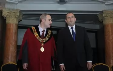 Ректорът на СУ Анастас Герджиков не е заемал категорична позиция по нито един съществен обществен проблем.