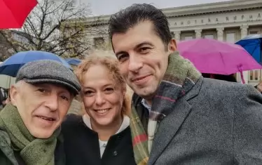 Тепърва ще стават ясни управленските качества на Кирил Петков. Но едно е ясно - има чар да увлича хората.