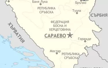 Босна и Херцеговина е 52 000 кв. км, с население малко над 3 милиона. Има три официални езика - бошняшки, сръбски и хърватски.