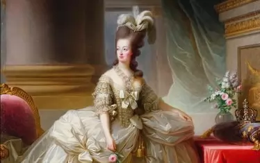 Чифт гривни на Мария Антоанета донесоха € 7 млн. 