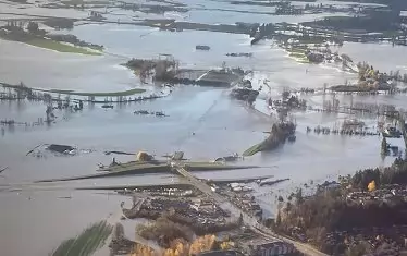 Военни евакуират пострадалите при наводненията в Канада