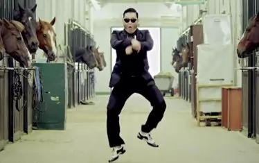 "Гангнам стайл", най-големият корейски поп хит, е гледан от 4.2 милиарда души - колкото половината население на планетата.