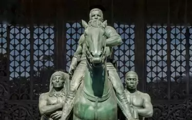 Премахнаха конната статуя на Теодор Рузвелт от Ню Йорк