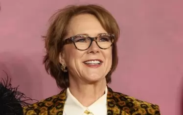 Авторът на книгата "Домът на Гучи: Сензационна история за убийство, лудост, блясък и алчност" (The House of Gucci: A Sensational Story of Murder, Madness, Glamour, and Greed, 2001) Сара Гей Фордън по време на британската премиера на филма в Лондон.