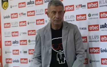 Сред отлъчените на "Българска армия" е дори футболист №1 на България за 1982 г. и трикратен първенец на страната с ЦСКА Радослав Здравков - заради "наглостта" му да работи първо за "Лудогорец", а след това за "ЦСКА 1948".