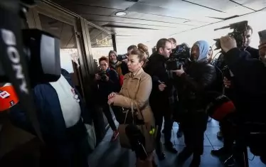 Поканен от опозицията нотариус констатира, че централният вход на НДК е затворен.