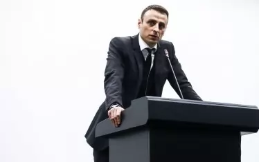 Димитър Бербатов държи своята предизборна реч от трибуната на форума, на който той бе единствен кандидат за президент.