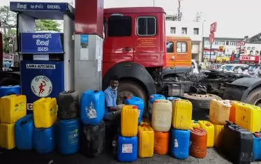 Шри Ланка остана без бензин