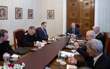 Президентът Радев се притесни за мотивацията в българската армия