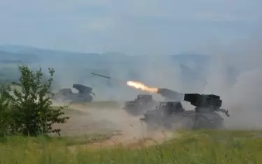 Българската армия проведе стрелби с реактивни системи за залпов огън
