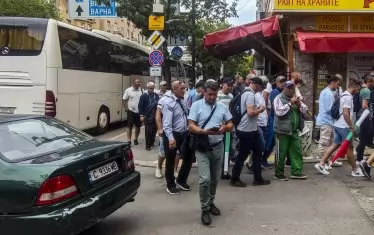 Симпатизанти на ДПС пристигнаха с автобуси в София
