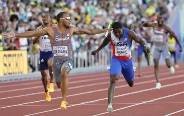 Канада шокира със световна титла на 4х100 м насред САЩ