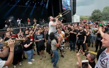 Ннидерландците Bazookas директно се смесиха с тълпата от фенове.