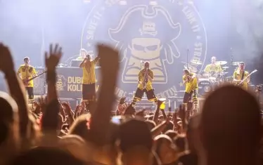 Босненската мултистилова формация Dubioza Kolektiv както обикновено влезе под кожата на бълагрските си фенове.