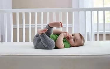 Как да изберем матрака за бебешкото легло?