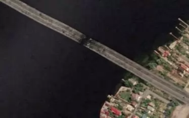 Украйна нанесе нов удар по стратегически мост край Херсон