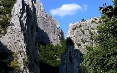 Проходът Вратцата е символ на Враца и се свързва с името на града.