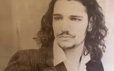 Свежен като млад актьор