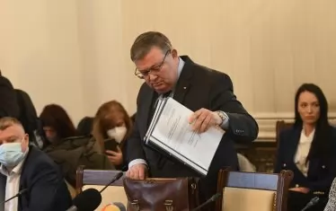 Цацаров ще води в съда двама свидетели срещу Кирил Петков
