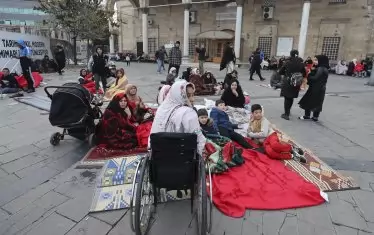 Хората са по улиците