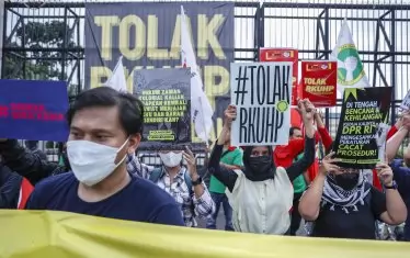 Индонезия ще наказва за извънбрачен секс и обида на президента