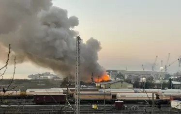 Голям пожар избухна на пристанище Бургас-запад